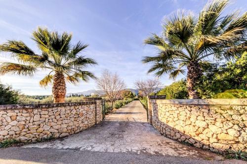 Ullaro Villa Sleeps 8 With Pool And Air Con