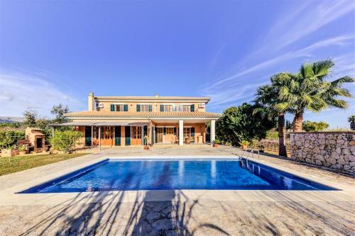 Ullaro Villa Sleeps 8 With Pool And Air Con