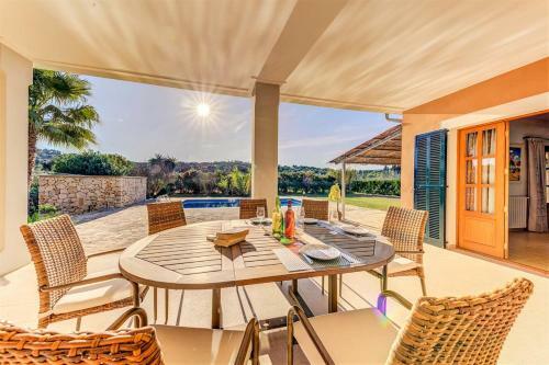 Ullaro Villa Sleeps 8 With Pool And Air Con