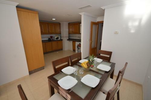 Apartamento Los Pinos I Ref 206