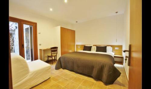 Camprodon Villa Sleeps 12 With Pool And Air Con
