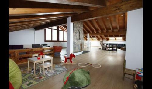 Camprodon Villa Sleeps 12 With Pool And Air Con
