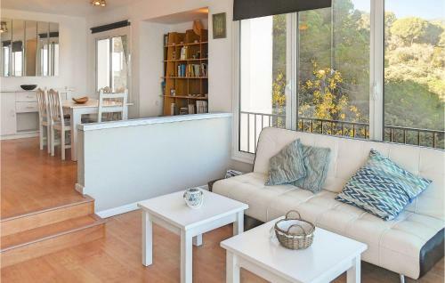 Three-bedroom Apartment In Tossa de Mar, Girona