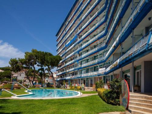 Scenic Apartment In Canet Del Mar With Swimming Pool