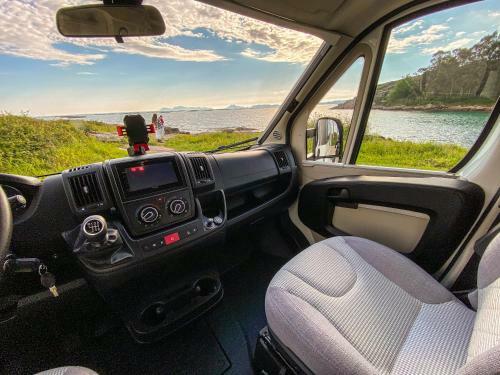Vive A Pie de Playa Autocaravana de Lujo