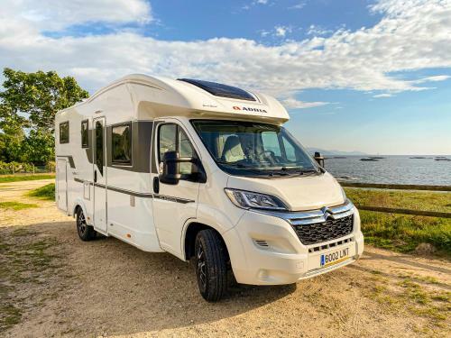 Vive A Pie de Playa Autocaravana de Lujo