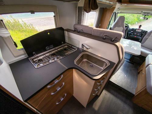 Vive A Pie de Playa Autocaravana de Lujo