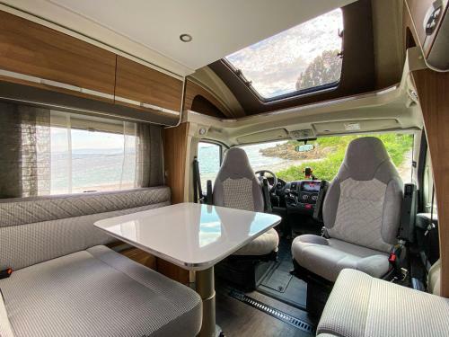 Vive A Pie de Playa Autocaravana de Lujo