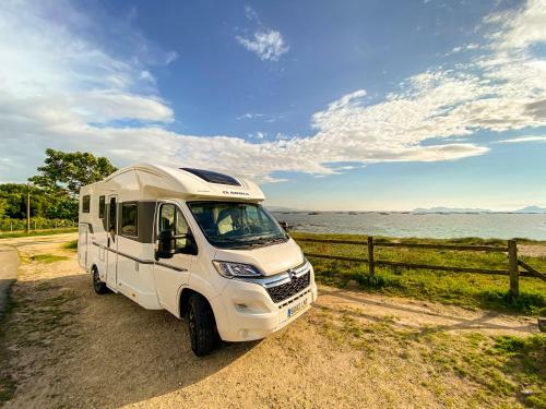 Vive A Pie de Playa Autocaravana de Lujo