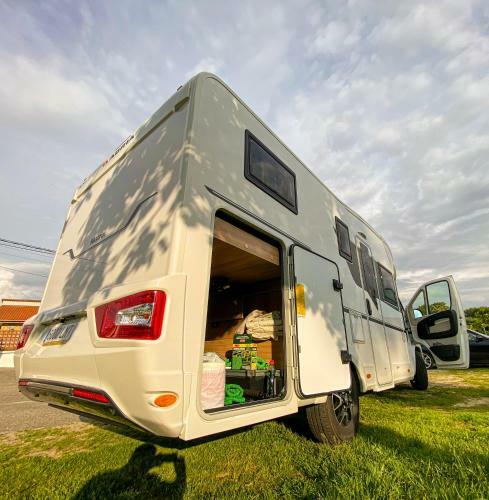 Vive A Pie de Playa Autocaravana de Lujo