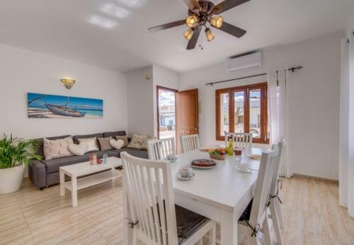 Can Picafort Holiday Home Sleeps 4 With Air Con And Wifi