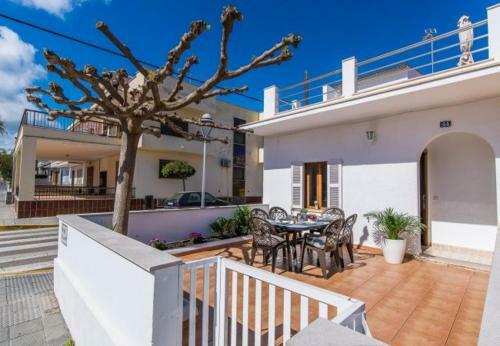 Can Picafort Holiday Home Sleeps 4 With Air Con And Wifi