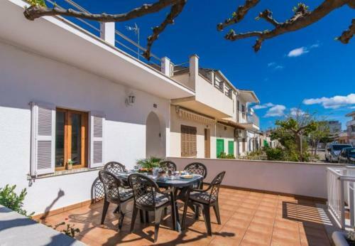 Can Picafort Holiday Home Sleeps 4 With Air Con And Wifi