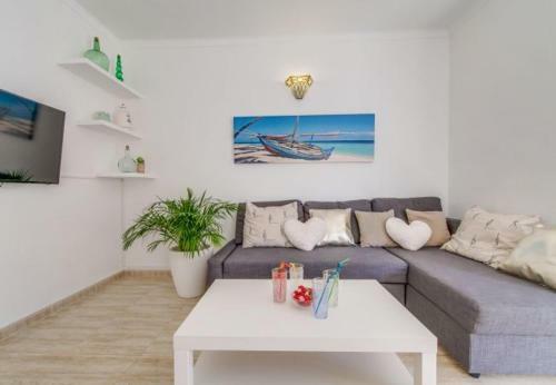 Can Picafort Holiday Home Sleeps 4 With Air Con And Wifi