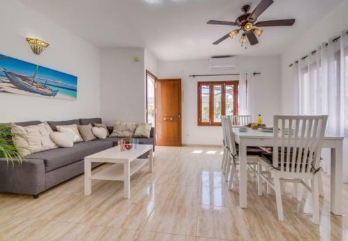 Can Picafort Holiday Home Sleeps 4 With Air Con And Wifi
