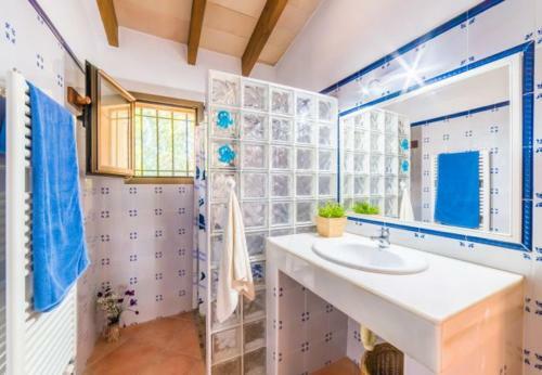 Capdepera Holiday Home Sleeps 4