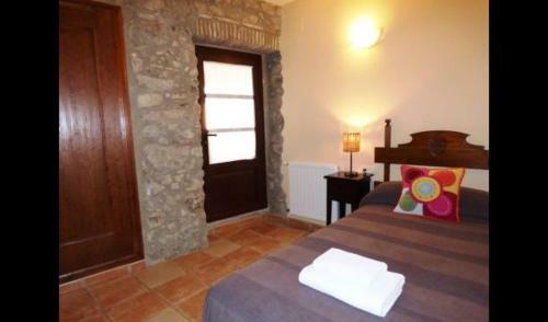 Capmany Apartment Sleeps 5 With Pool And Air Con