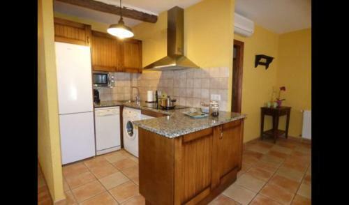 Capmany Apartment Sleeps 5 With Pool And Air Con