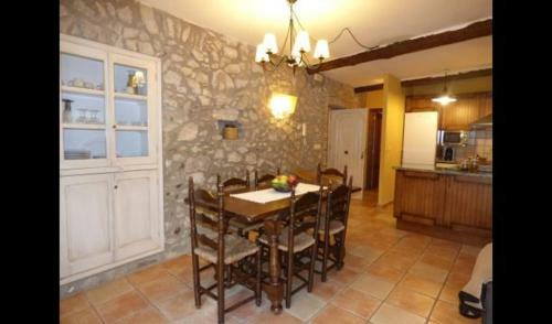 Capmany Apartment Sleeps 5 With Pool And Air Con