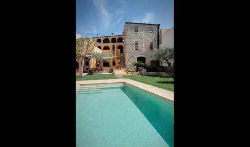 Capmany Apartment Sleeps 5 With Pool And Air Con