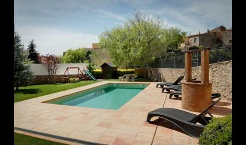 Capmany Apartment Sleeps 5 With Pool And Air Con