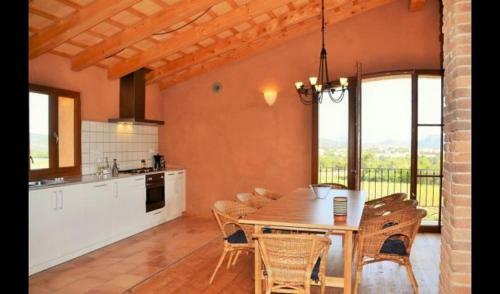 Capellades Apartment Sleeps 7 With Pool
