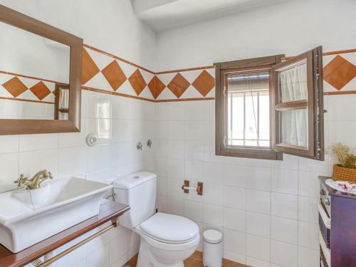 Comfy Holiday Home In Carcabuey With Patio