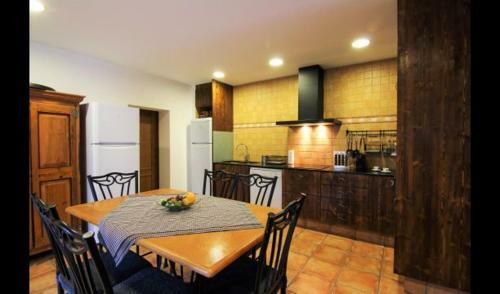Casserres Villa Sleeps 20 With Pool