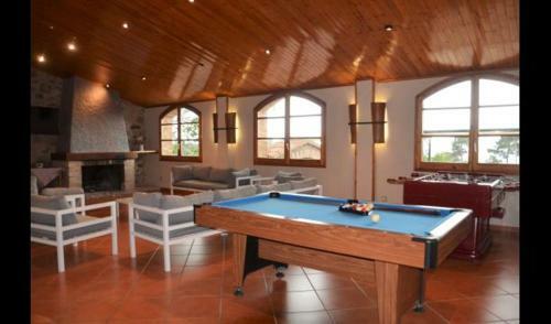 Casserres Villa Sleeps 26 With Pool