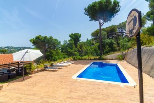 Caules Villa Sleeps 6 Pool Wifi