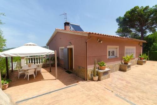 Caules Villa Sleeps 6 Pool Wifi