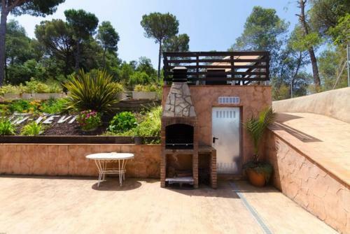 Caules Villa Sleeps 6 Pool Wifi