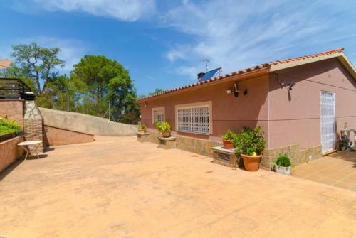 Caules Villa Sleeps 6 Pool Wifi