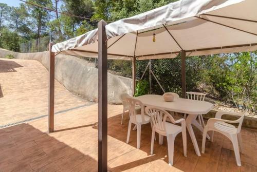 Caules Villa Sleeps 6 Pool Wifi