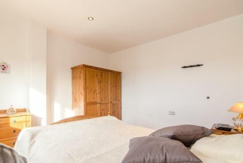 Caules Villa Sleeps 8 Pool Wifi