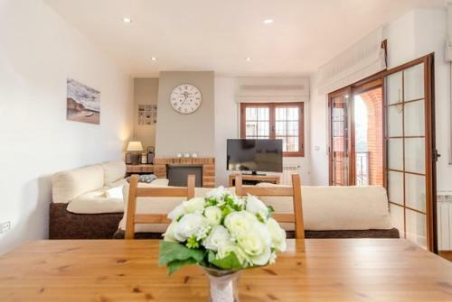 Caules Villa Sleeps 8 Pool Wifi