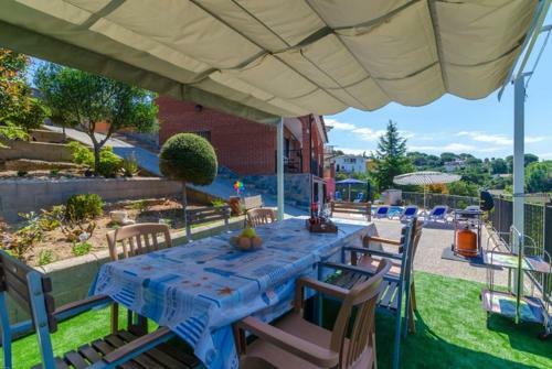 Caules Villa Sleeps 8 Pool Wifi