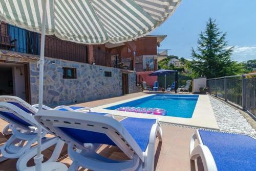 Caules Villa Sleeps 8 Pool Wifi