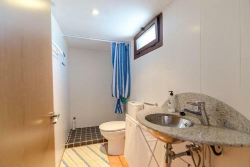 Caules Villa Sleeps 8 Pool Wifi