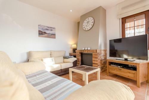 Caules Villa Sleeps 8 Pool Wifi