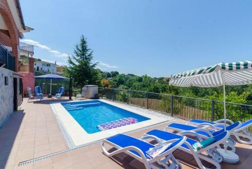Caules Villa Sleeps 8 Pool Wifi