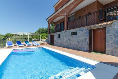Caules Villa Sleeps 8 Pool Wifi