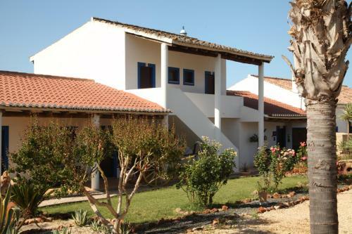 Hostal Quinta Do Rio Country Inn
