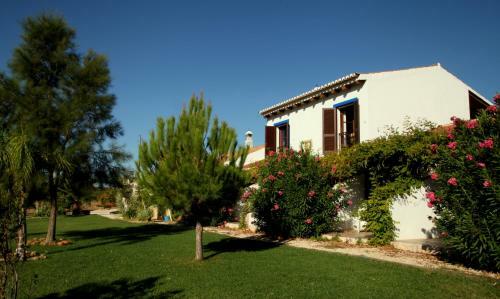 Hostal Quinta Do Rio Country Inn