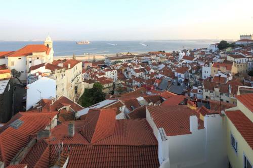 Lisbon Inside Connect - Castelo Apartments