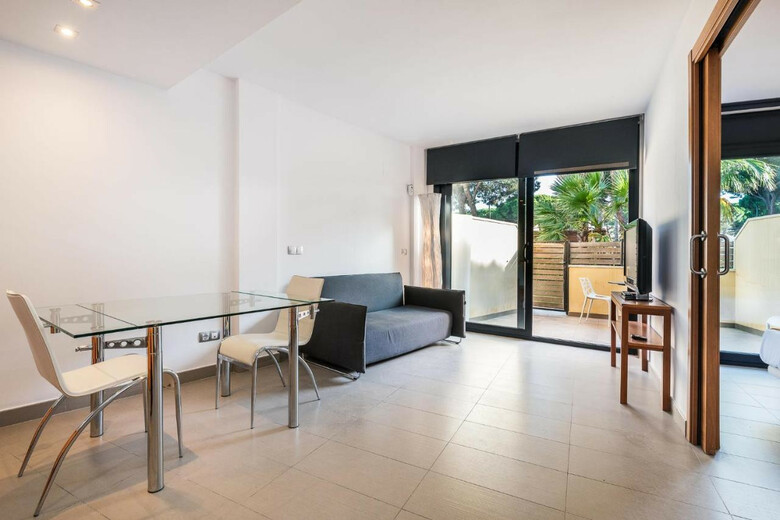 Aparthotel Las Palmeras Castelldefels