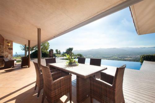 Luxury Villa, Private Pool, Panoramic Sea & Mountain Views