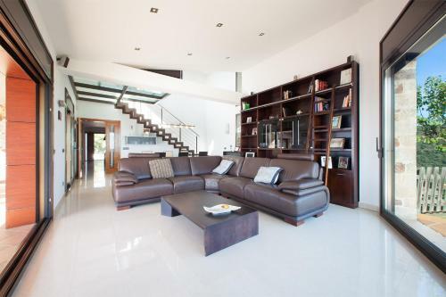 Luxury Villa, Private Pool, Panoramic Sea & Mountain Views