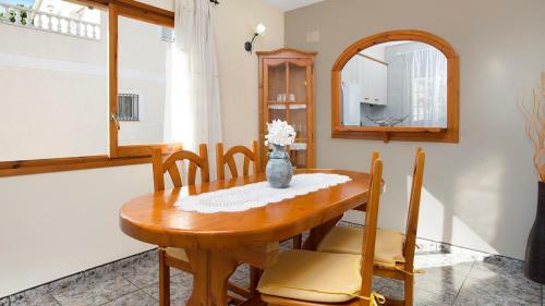 Caules Villa Sleeps 8 With Pool