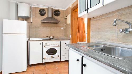 Caules Villa Sleeps 8 With Pool